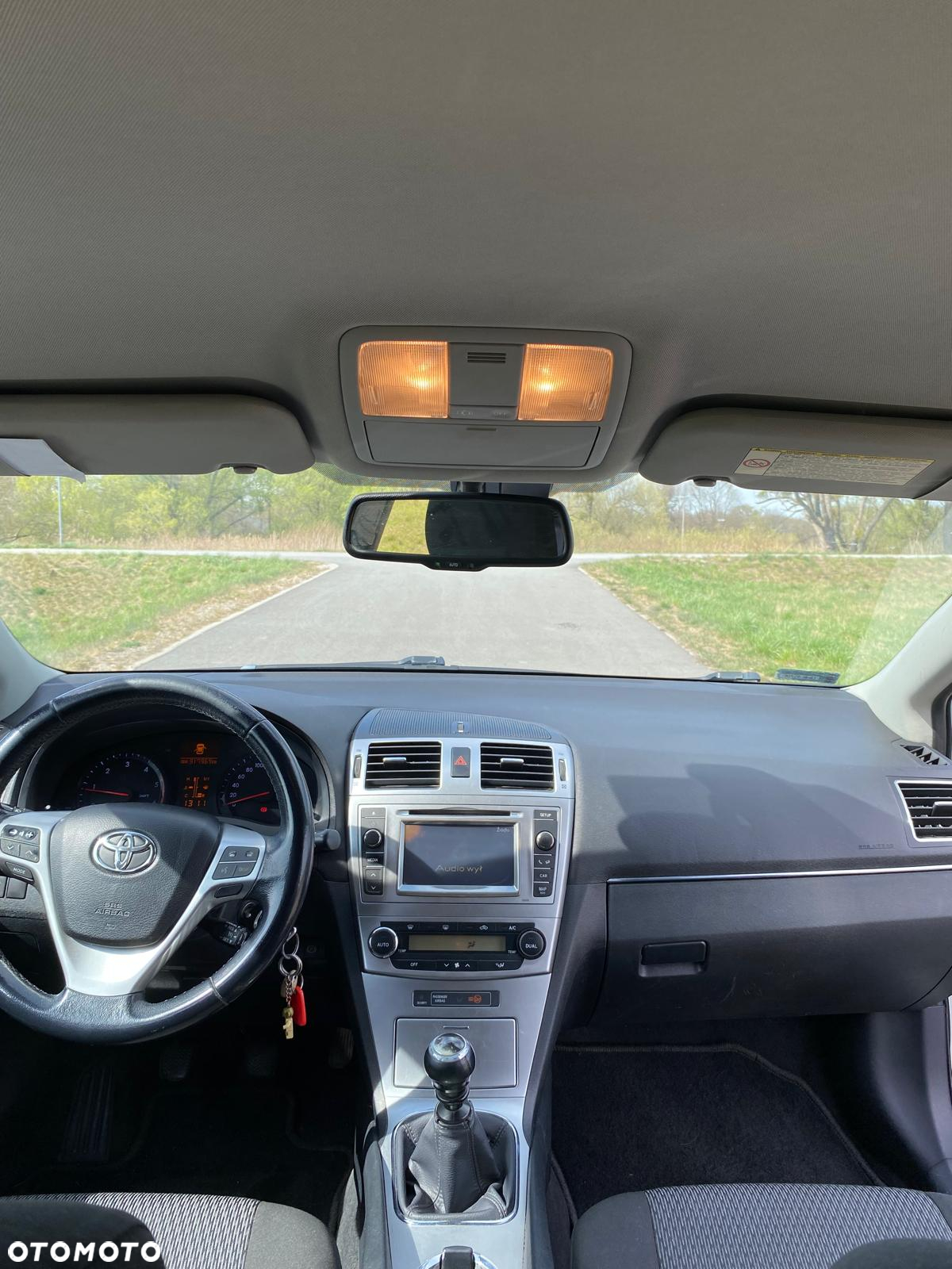 Toyota Avensis Combi 2.0 D-4D - 10