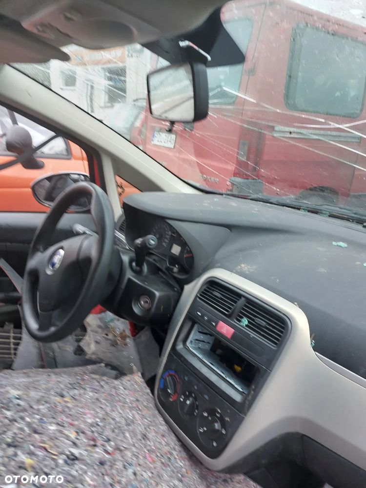 Fiat Grande Punto silnik 1,3 benzyna 2000 r. i 1,3 diesel 2006 na cześci fotel lampa lusterko klapa - 2