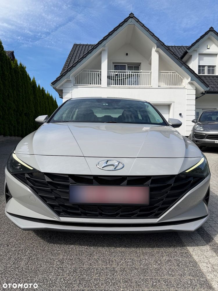 Hyundai Elantra 1.6 Classic + - 1