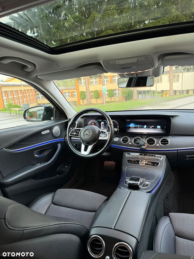 Mercedes-Benz Klasa E 300 de AMG - 17