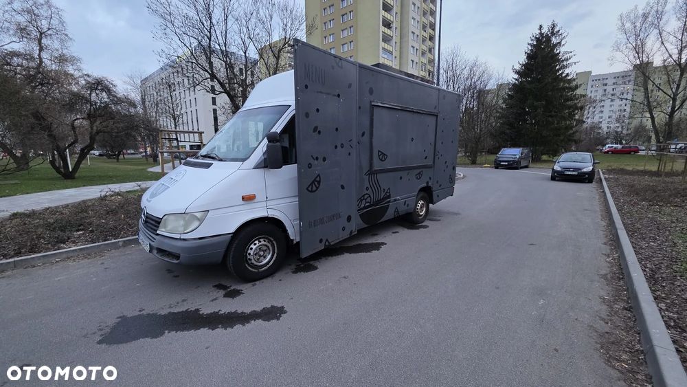 Mercedes-Benz Sprinter - 11