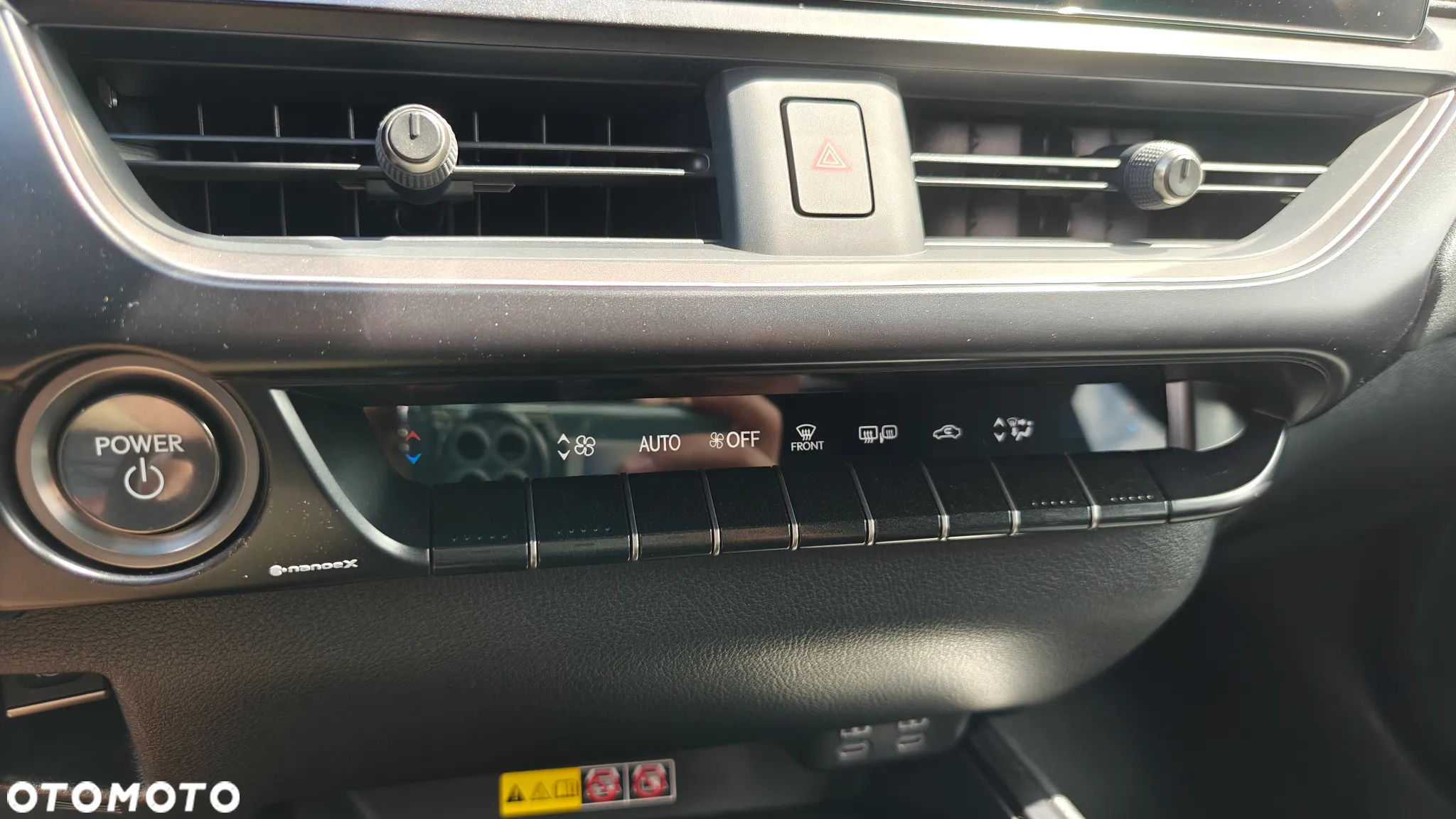 Lexus UX 250h GPF F Sport 2WD - 26