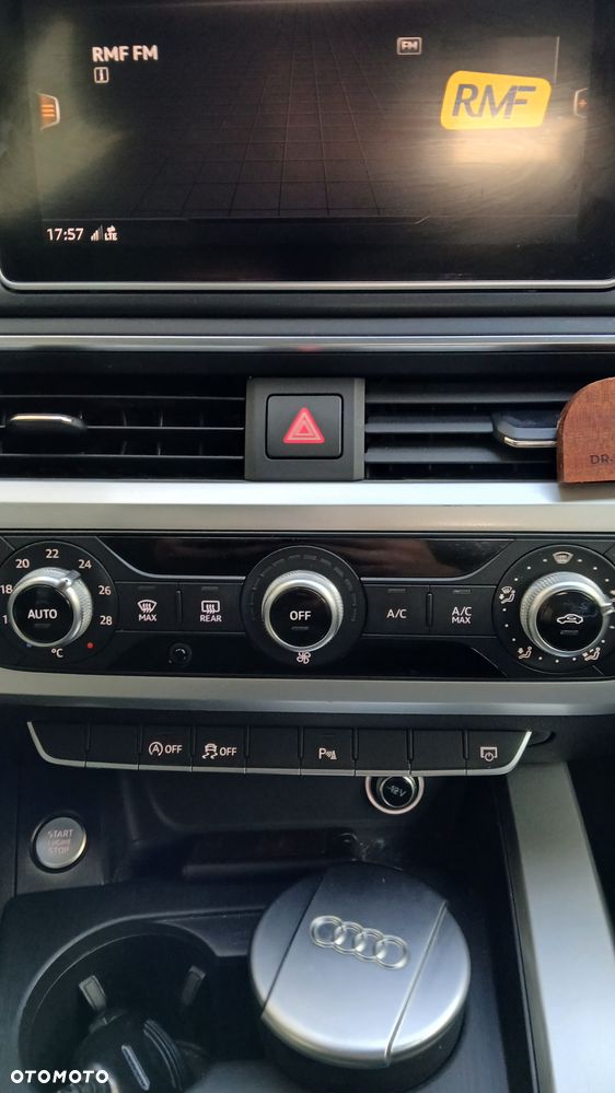 Audi A4 Avant 2.0 TDI ultra S tronic - 25