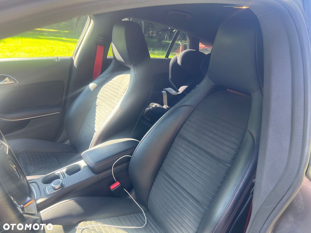 Mercedes-Benz CLA 180 7G-DCT AMG Line - 10