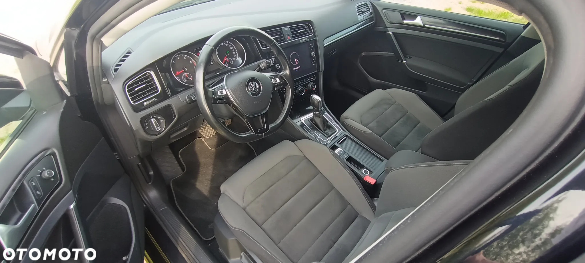 Volkswagen Golf 1.5 eTSI OPF DSG R-Line - 24