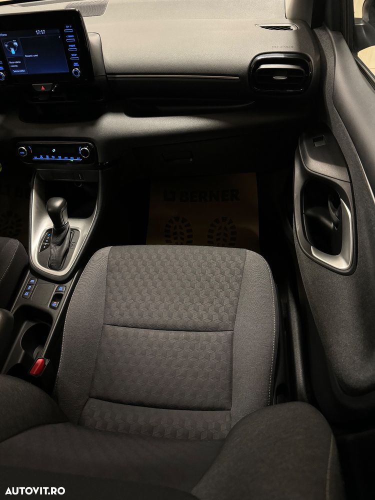 Toyota Yaris Hybrid 130 1.5 VVT-i Premiere Edition - 9