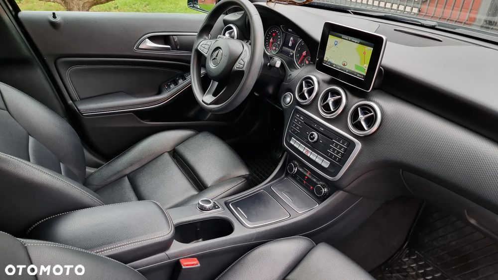 Mercedes-Benz Klasa A 180 7G-DCT AMG Line - 35