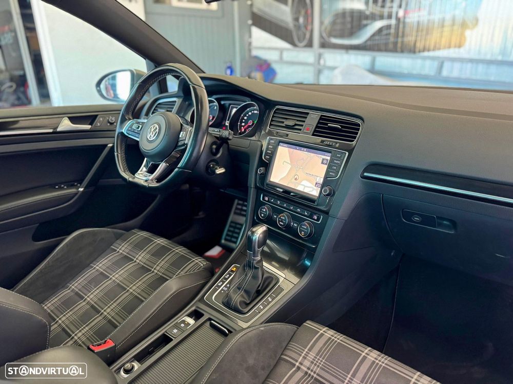 VW Golf - 12