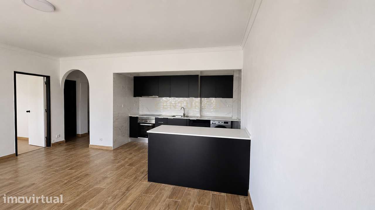 Apartamento T1 remodelado - Centro Costa de Caparica - Grande imagem: 4/9