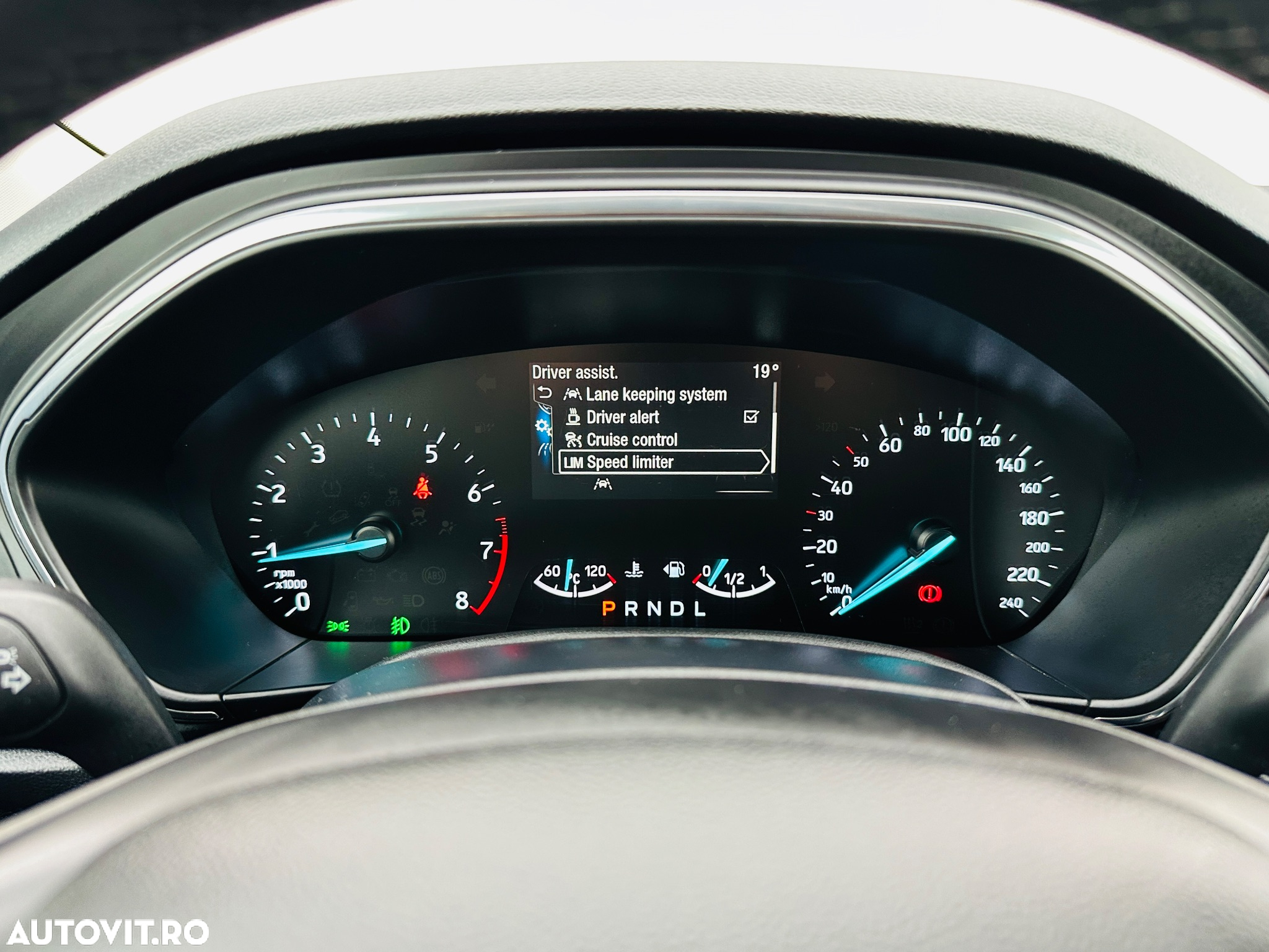 Ford Focus 1.0 EcoBoost Hybrid Aut. COOL&CONNECT DESIGN - 33