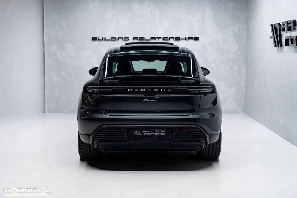 Porsche Macan Electric 4 - 12