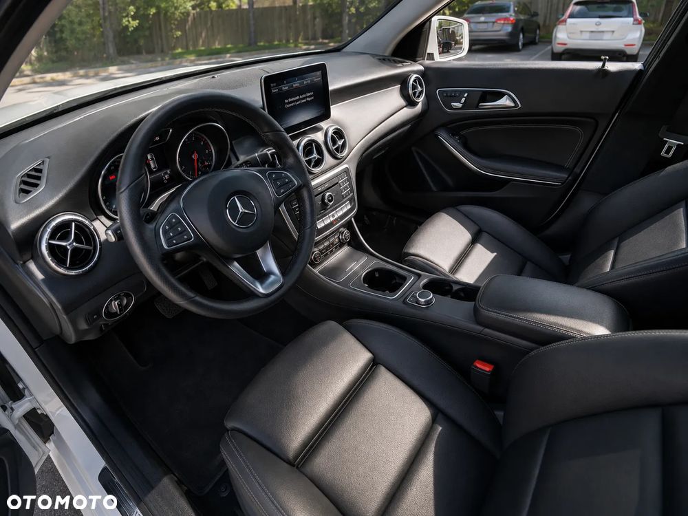 Mercedes-Benz Klasa C 300 9G-TRONIC - 16