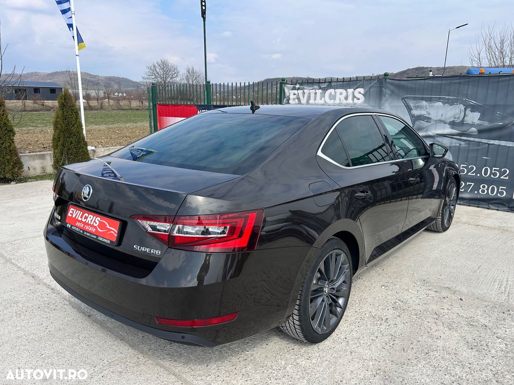 Skoda Superb 2.0 TDI 4X4 DSG Sportline - 10