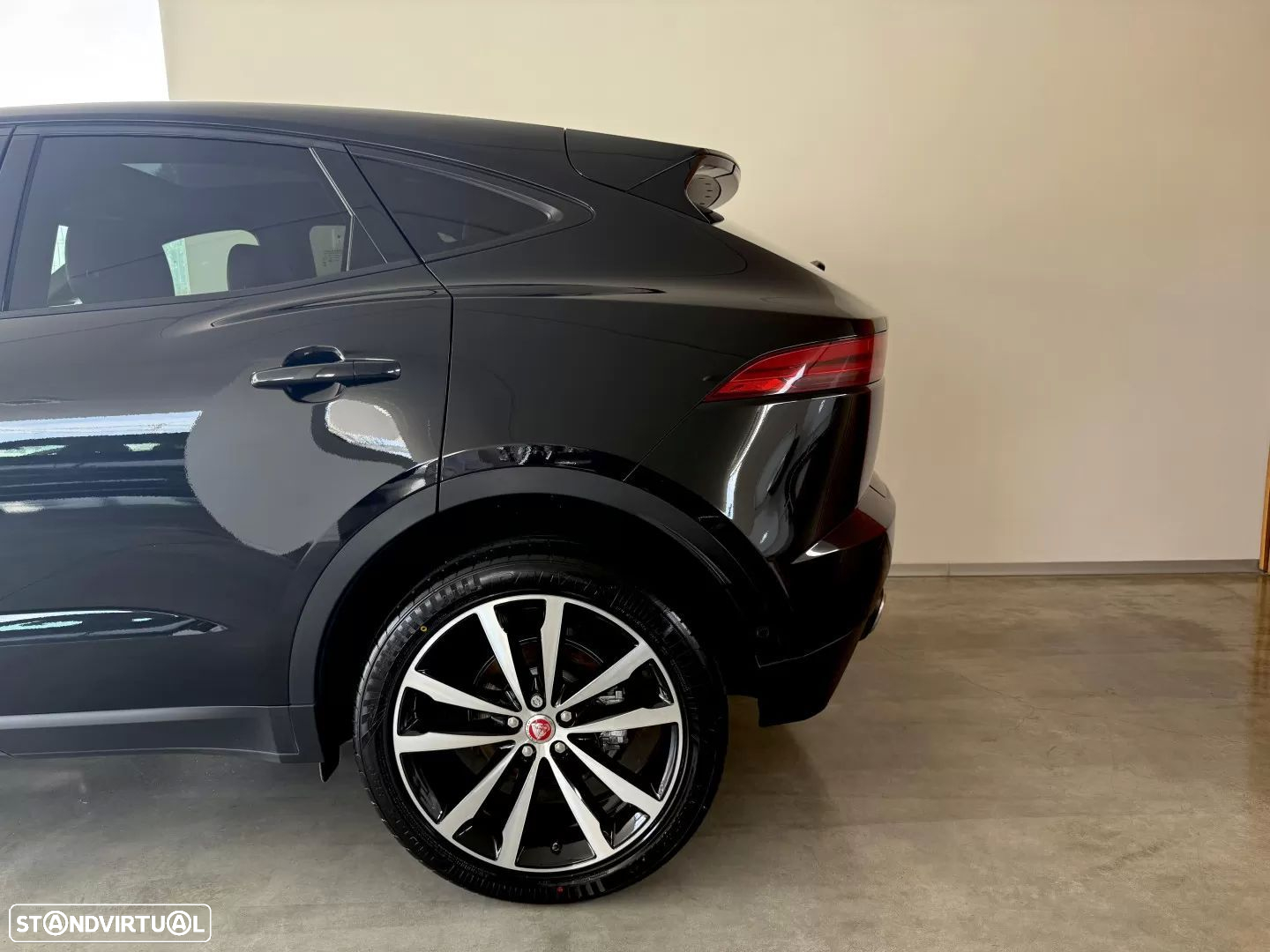Jaguar E-Pace 2.0 i4D R-Dynamic SE - 27