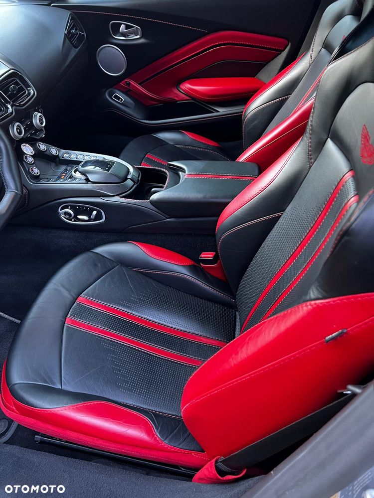 Aston Martin Vantage - 7