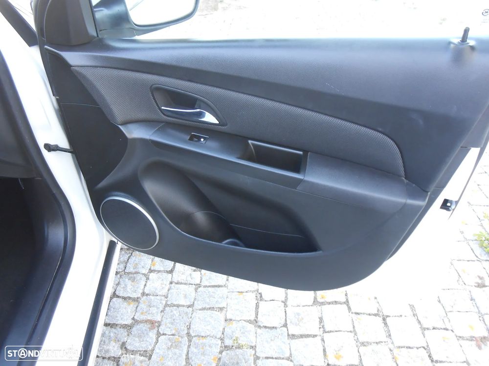 Chevrolet Cruze SW 1.7 VCDi LT - 25