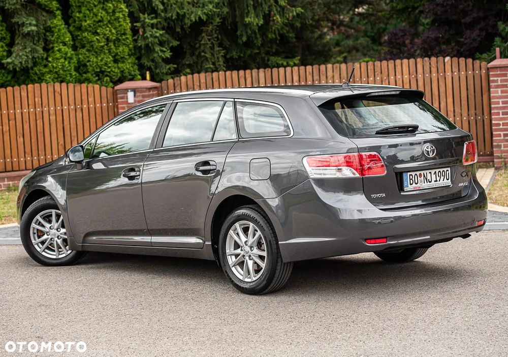 Toyota Avensis 2.0 D-4D Sol+NAVI - 9