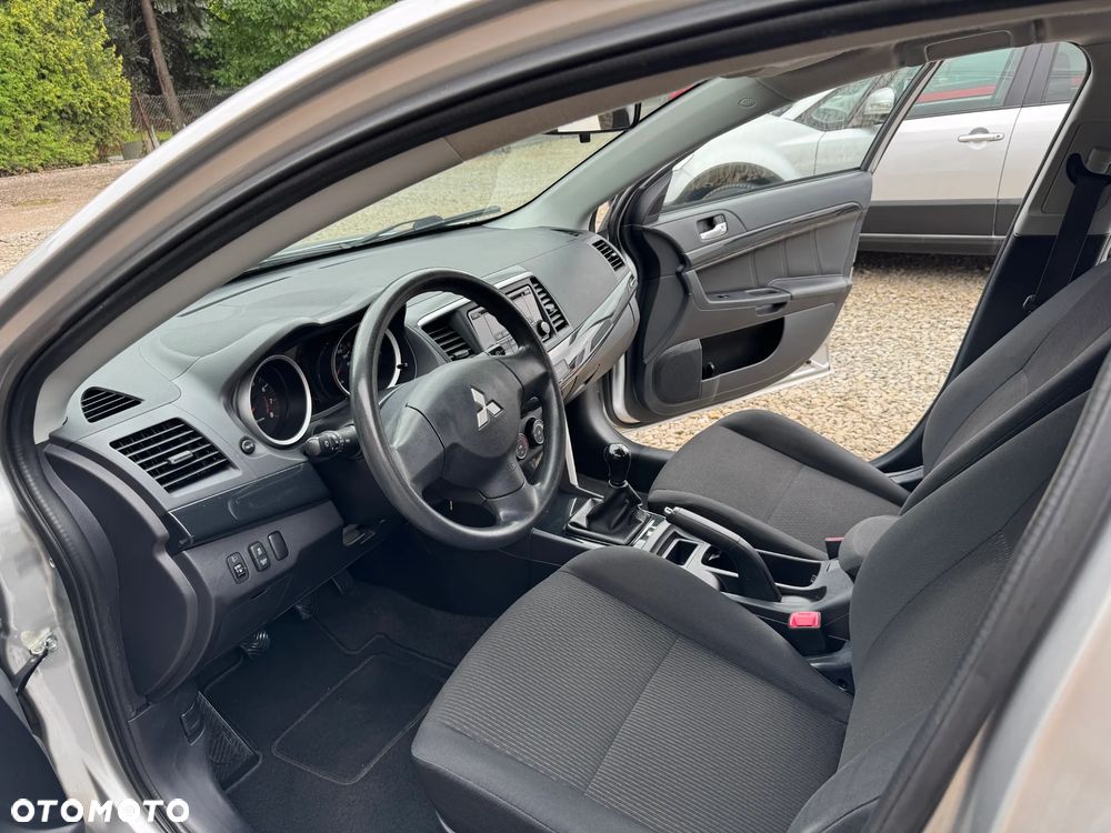 Mitsubishi Lancer 1.6 Inform - 8