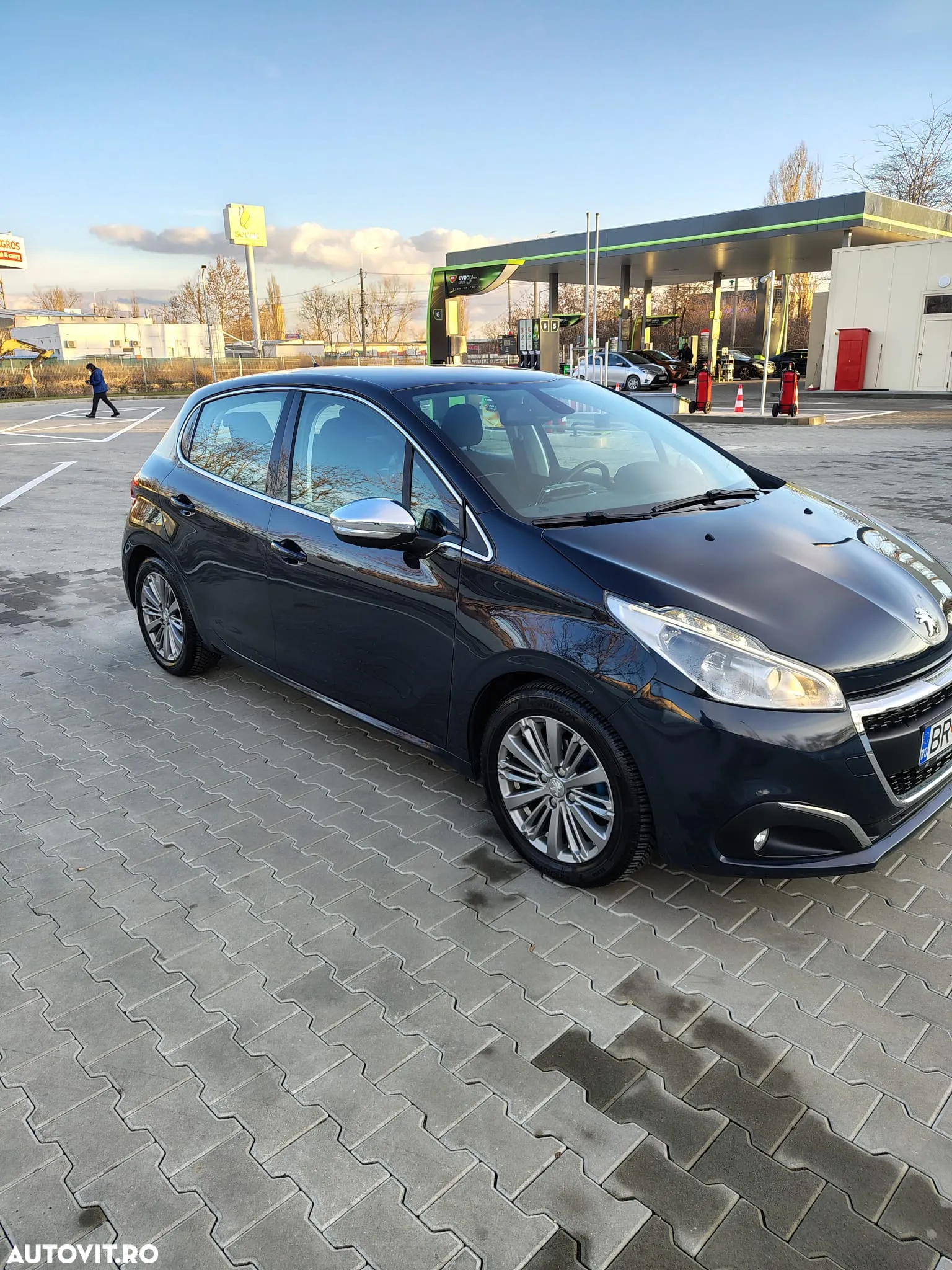 Peugeot 208 1.2 L PureTech Turbo Allure Aut. - 23