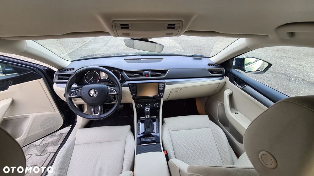 Skoda Superb 2.0 TDI Style DSG - 11