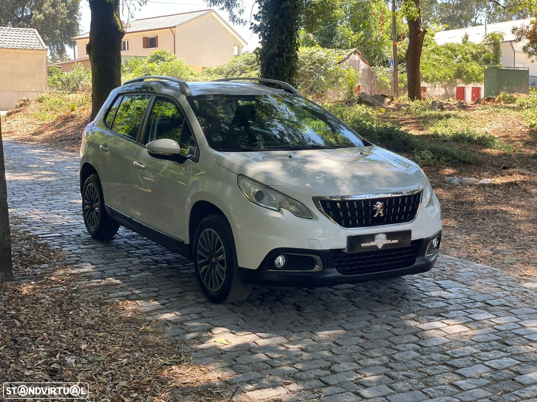Peugeot 2008 1.2 PureTech Allure - 1
