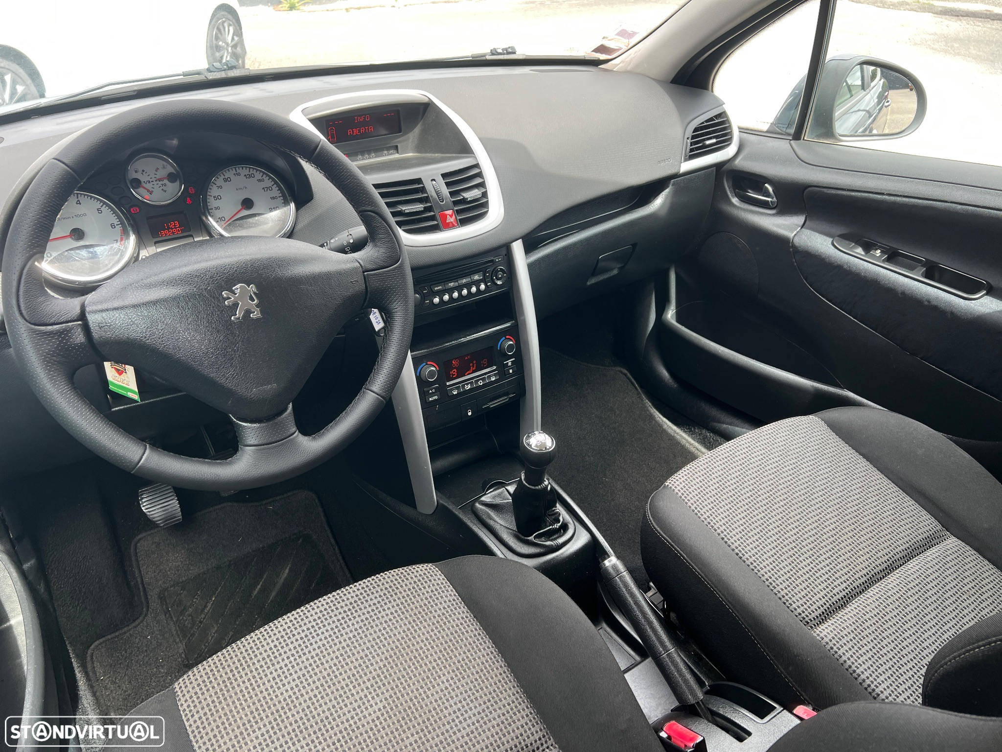 Peugeot 207 1.4 16V SE Sportium - 13