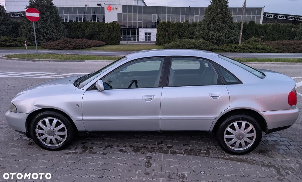 Audi A4 Limousine - 8