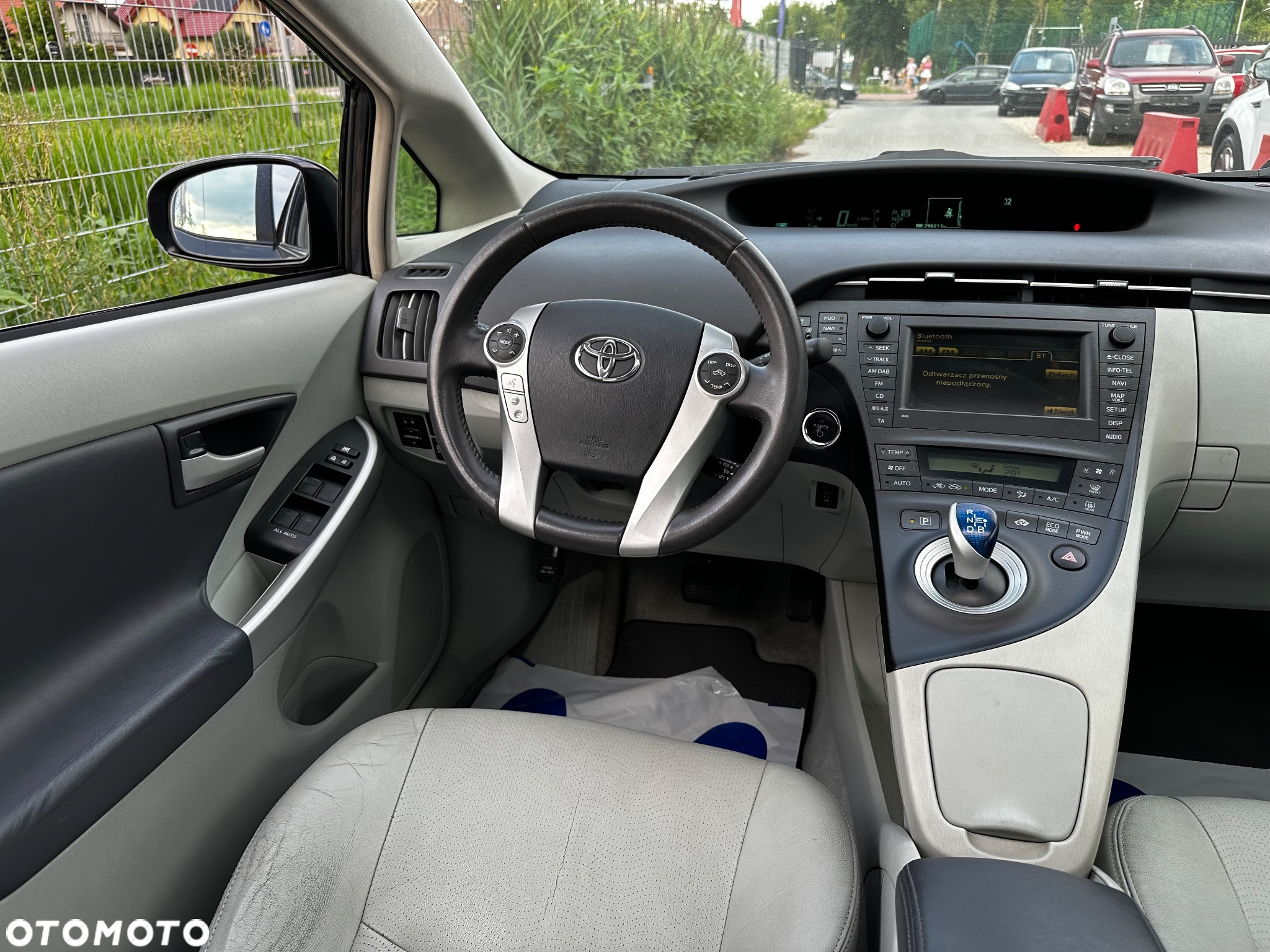 Toyota Prius (Hybrid) Executive - 25