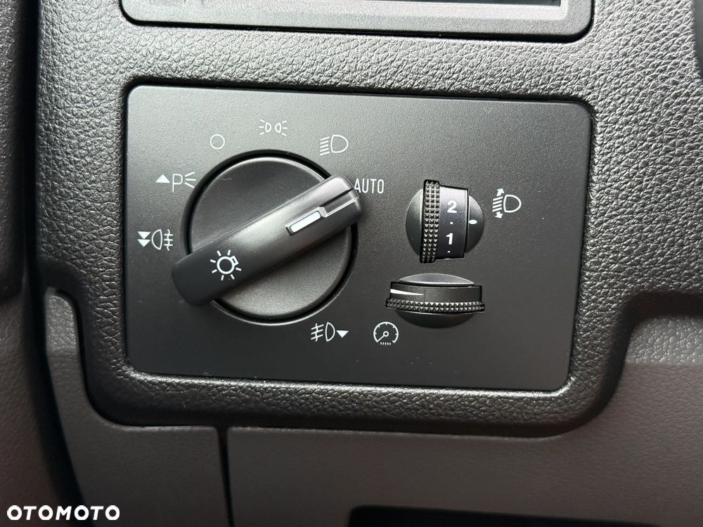 Ford Kuga - 36