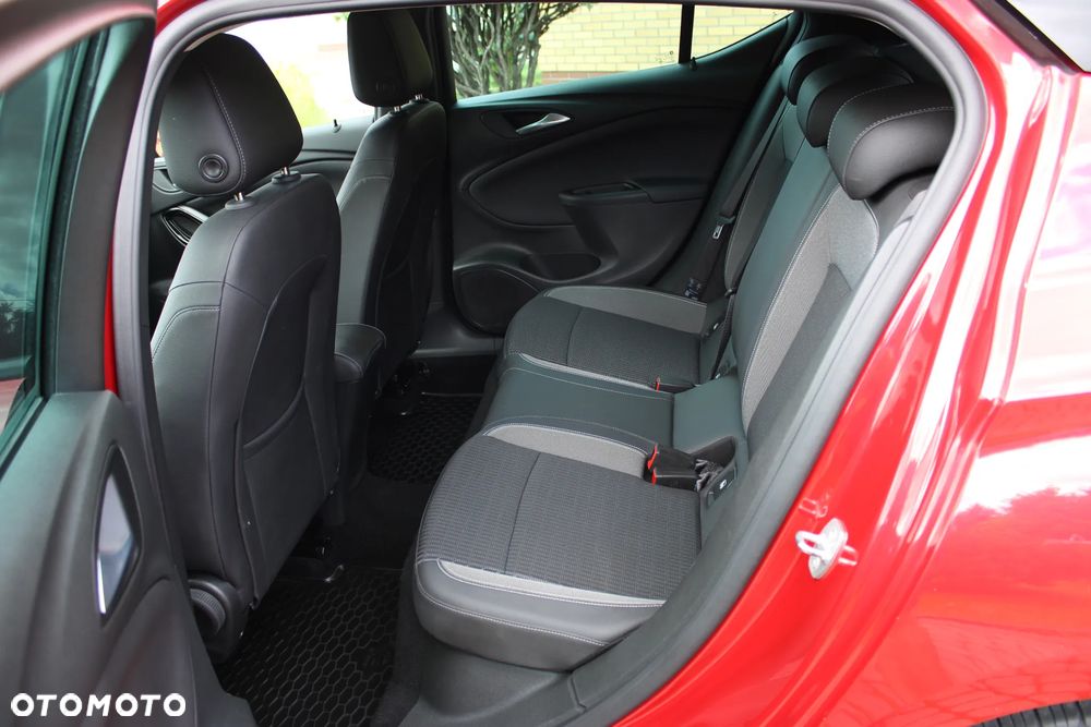 Opel Astra 1.2 T Elegance S&S - 18