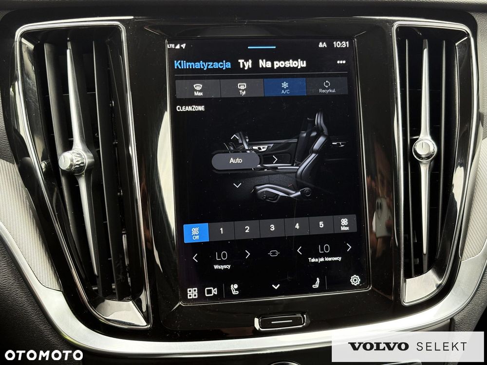 Volvo V60 Cross Country - 16