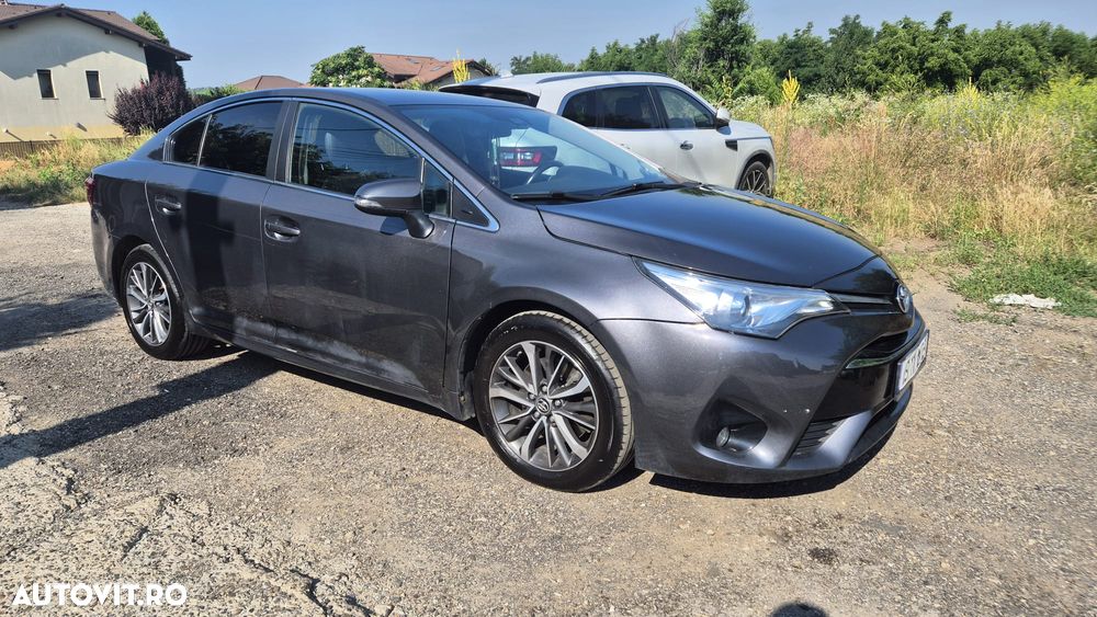 Toyota Avensis 2.0 D-4D Luxury - 1