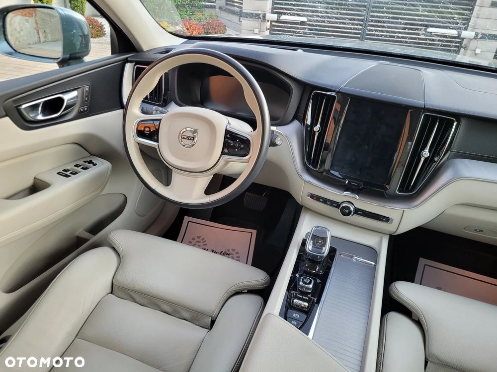 Volvo XC 60 B5 B AWD Inscription - 24