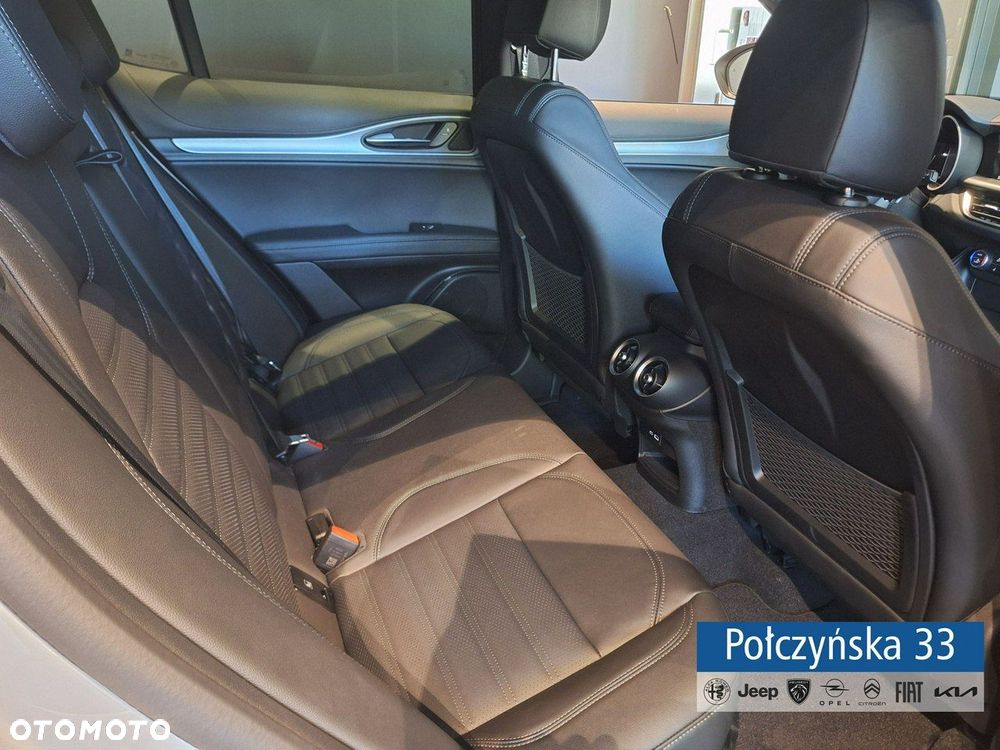 Alfa Romeo Stelvio - 12