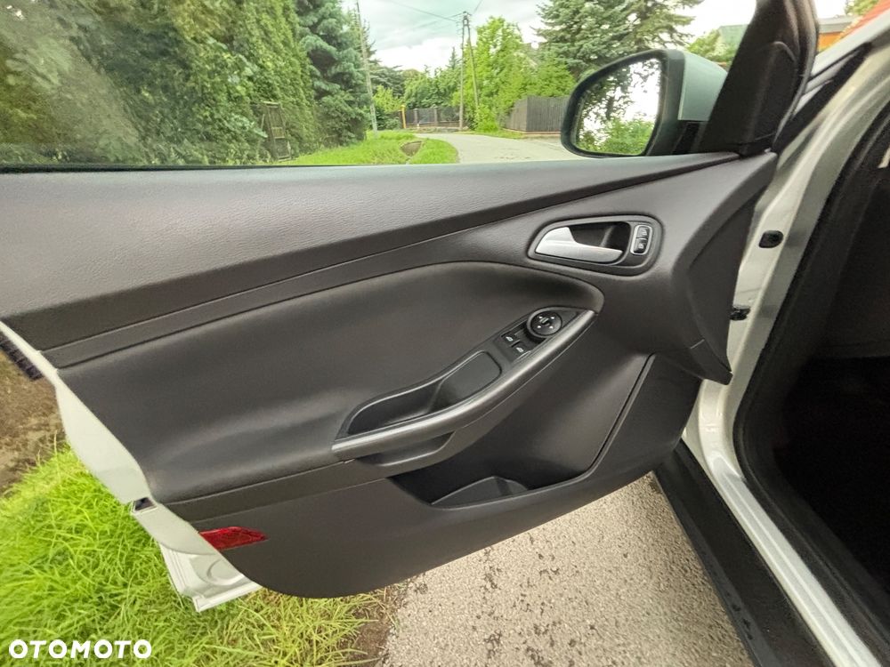 Ford Focus 1.5 TDCi SYNC Edition - 11