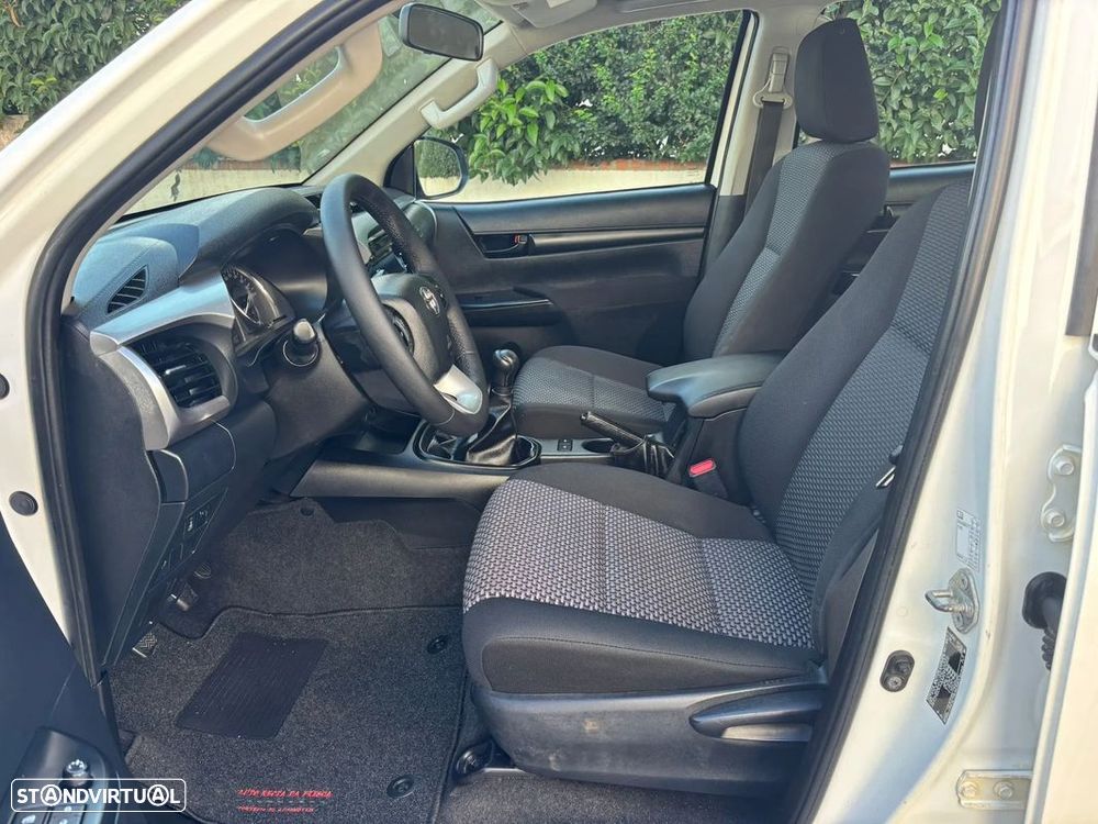 Toyota Hilux 2.4 D-4D 4WD CD CM - 23