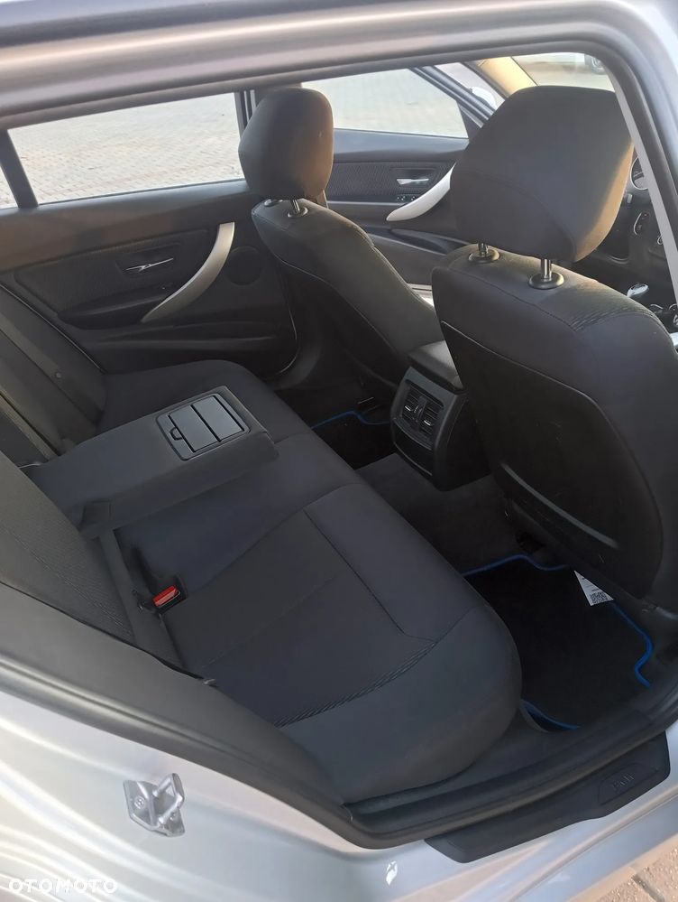 BMW Seria 3 318d - 10