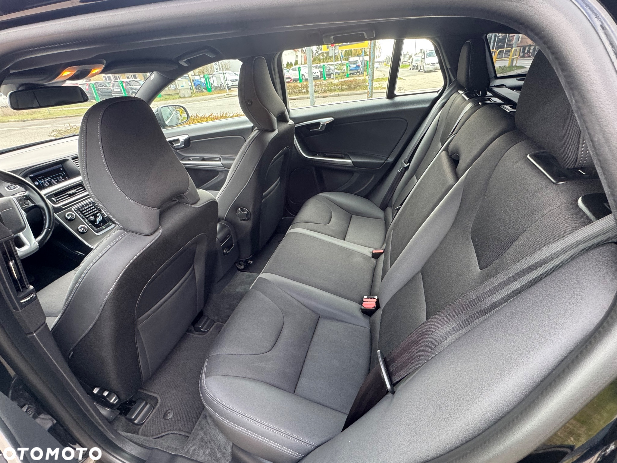 Volvo V60 D4 Momentum - 27