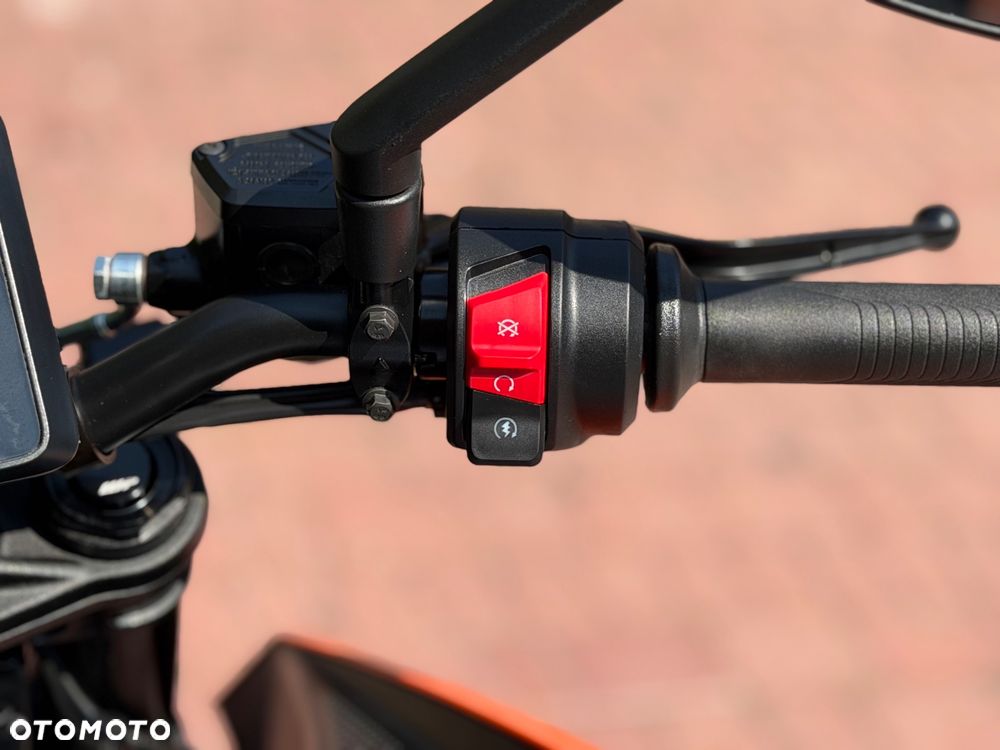 KTM Duke 125 - 24