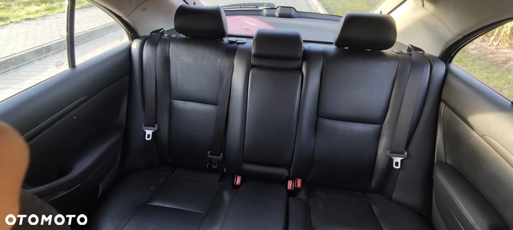 Toyota Avensis - 8