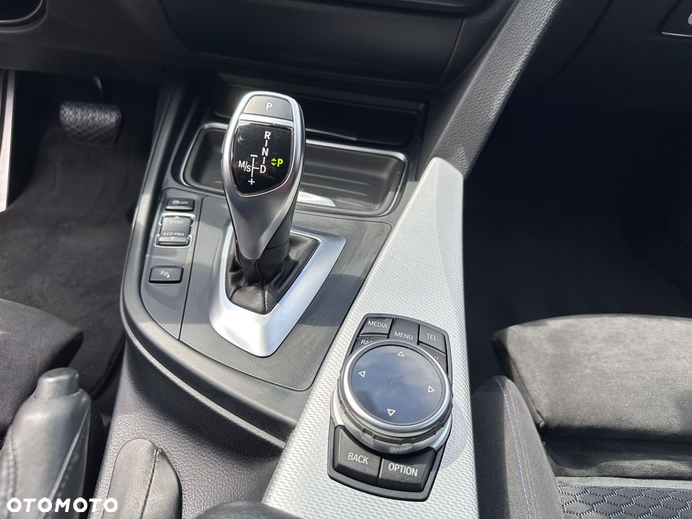 BMW Seria 3 325d M Sport - 29