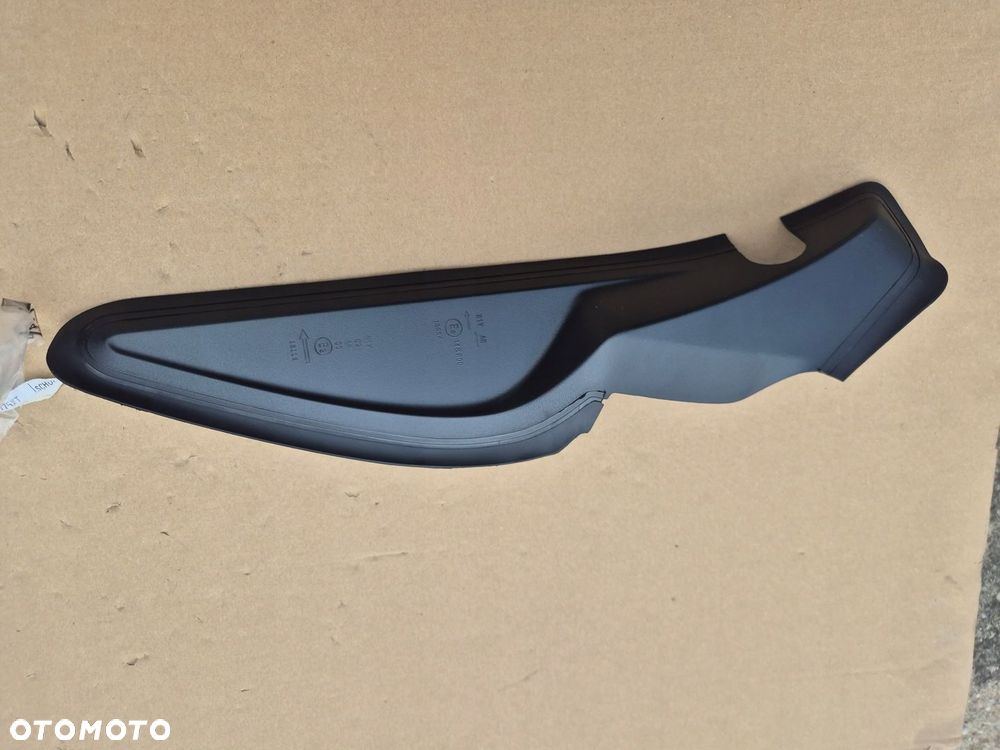 Peugeot 2008 II listwa pod lampę tylną lewa.2019- - 1