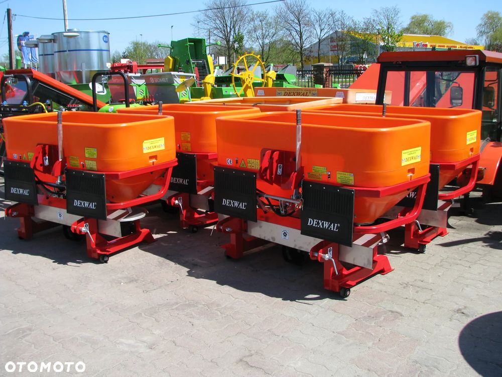 Inny Rozsiewacz nawozów i wapna, taśmowy jedno i dwu tarczowy Kłos, Motyl 300, 400, 600, 800 1000 litrów, Rozsiewacz nawozów dwutarczowy ABRA2 - MAXI, Semior, Unior, Unior2, Mini, Mini2, Rozsiewacz dwutarczowy DEX-WAL (Lift, Tornado duo Turbo), Rozsiewacz nawozów Pronar  FD1-M05 - 31