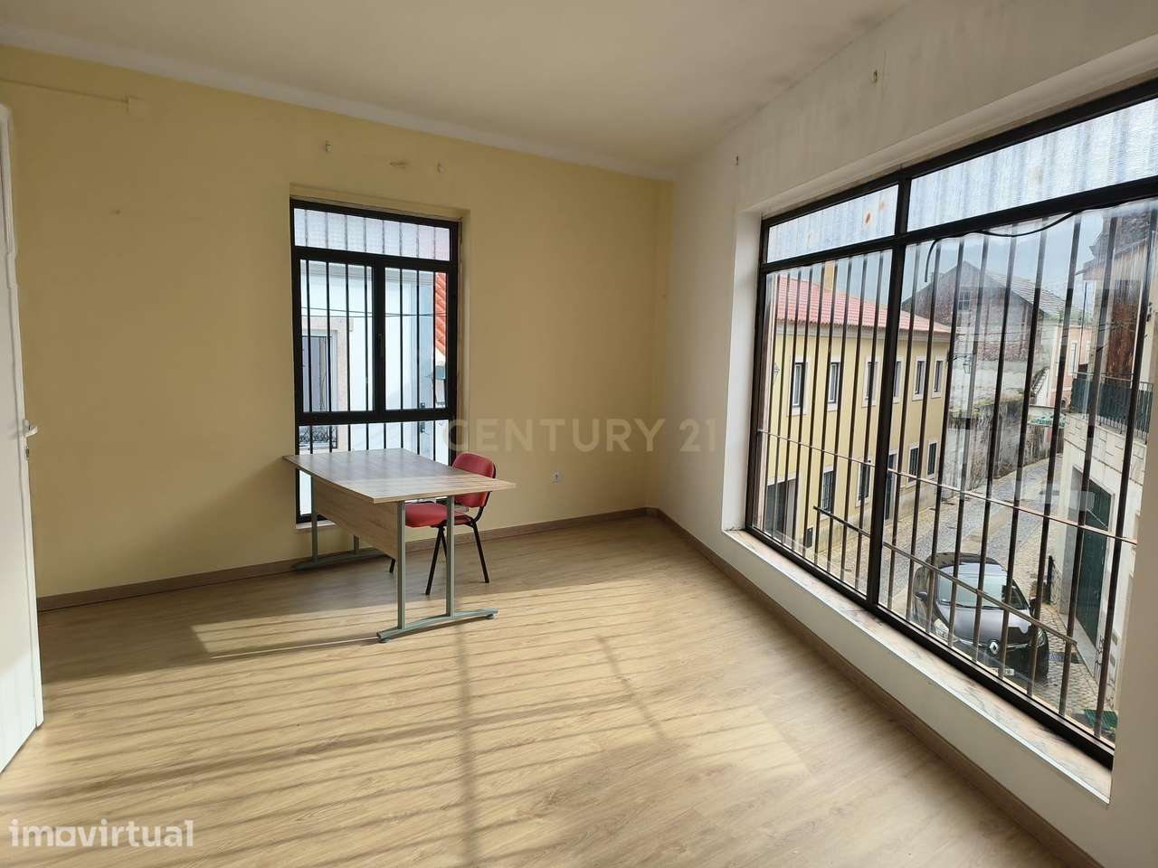 Escritório Moderno em Alenquer com Vista para a Cidade - Grande imagem: 2/11