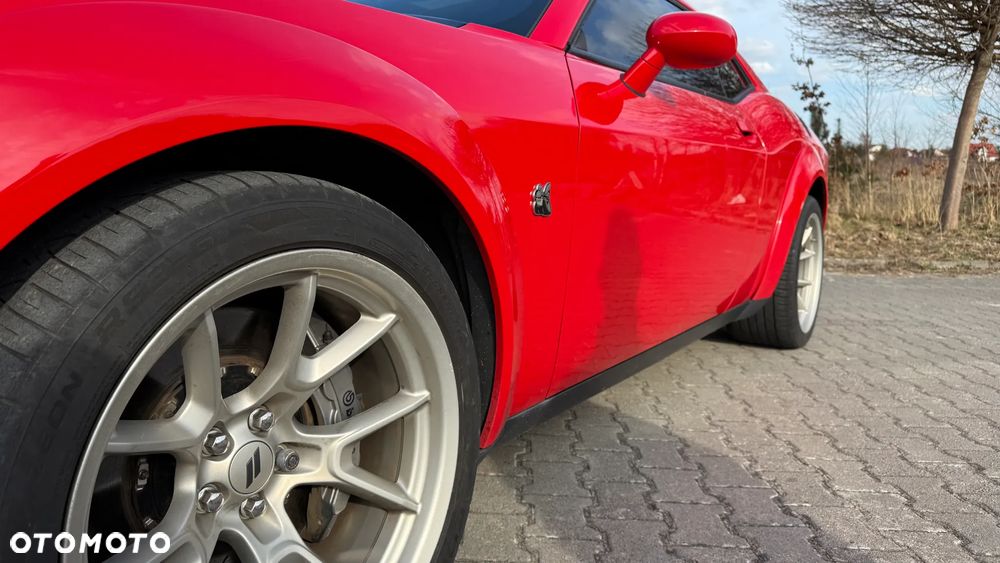 Dodge Challenger - 8