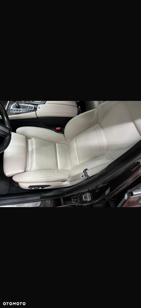 BMW Seria 5 528i xDrive - 14