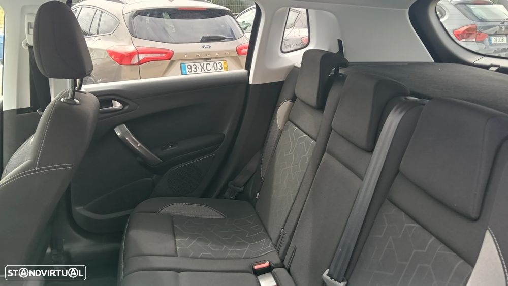 Peugeot 2008 - 8