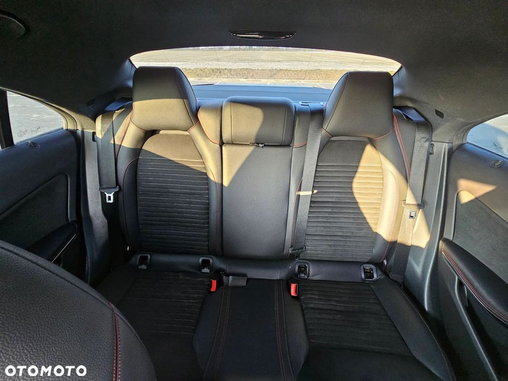 Mercedes-Benz CLA 200 7G-DCT AMG Line - 4
