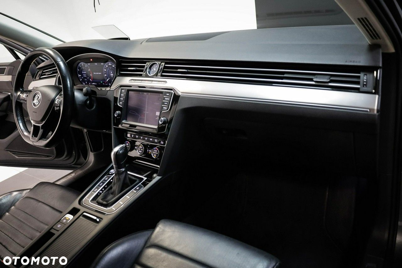 Volkswagen Passat - 24