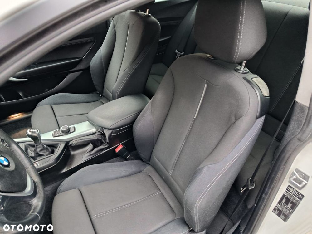 BMW Seria 2 220d Sport Line - 12